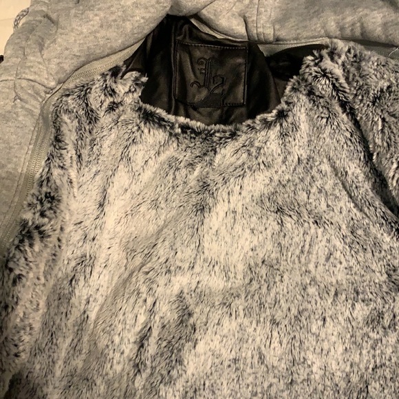 Black leather jacket, Sherpa lined. Hood is detachable. Brand new - Picture 4 of 5